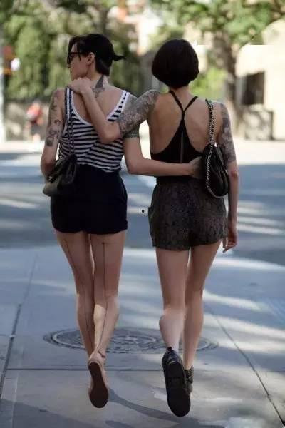 街拍灰色丝袜视频,灰色丝袜街拍风采