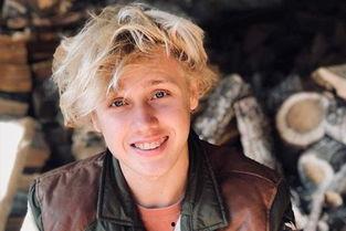 美国再婚明星,爱情重燃，人生新篇章