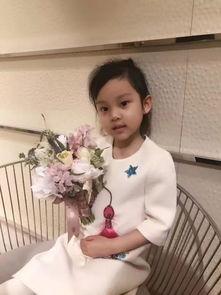 小甜馨和明星,小甜馨与明星的甜蜜互动瞬间