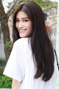 何穗最新爆料消息视频,揭秘时尚界背后的故事