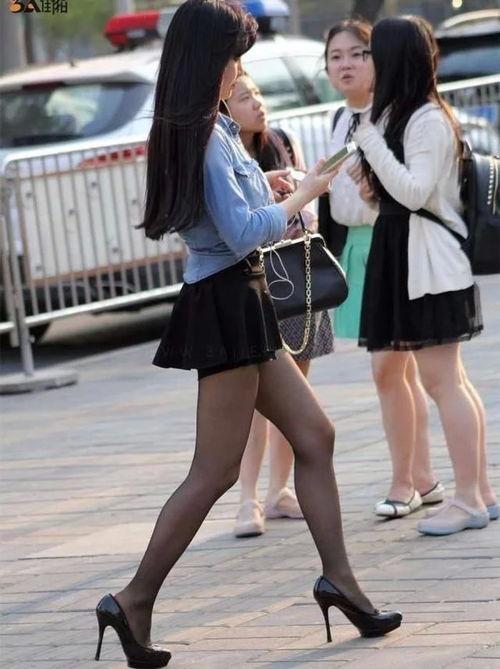 街拍少妇丝袜包臀裙,街拍少妇丝袜包臀裙，展现优雅韵味