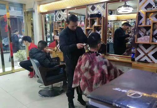 理发店理发视频,揭秘理发店理发全过程