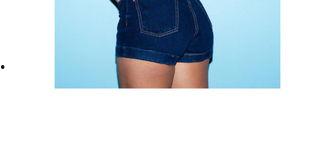 明星深蓝色短裤,深蓝短裤闪耀明星时尚风采